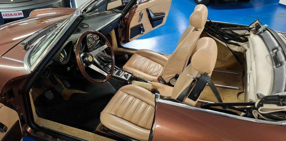 Image 24/45 of Alfa Romeo Spider Veloce 2000 (1981)