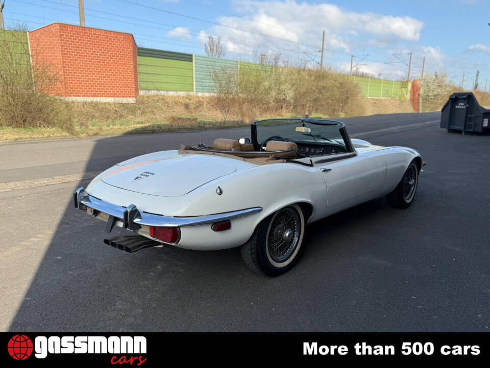Image 9/15 of Jaguar E-Type V12 (1973)