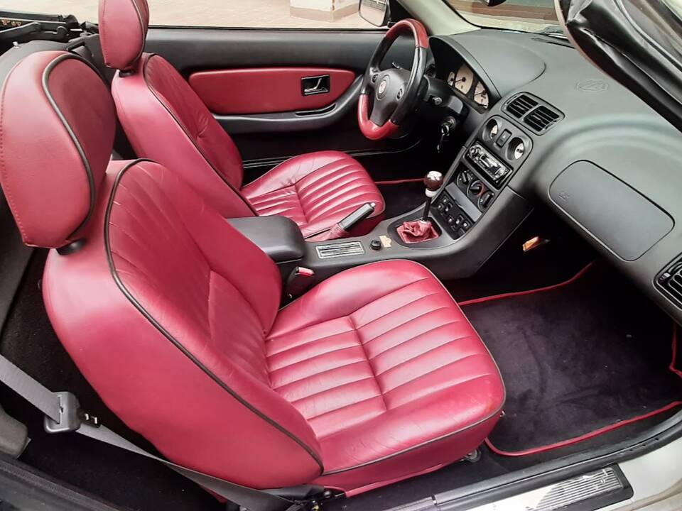 Immagine 26/50 di MG F 1.8i VVC 75 LE "75th Anniversary" (1999)