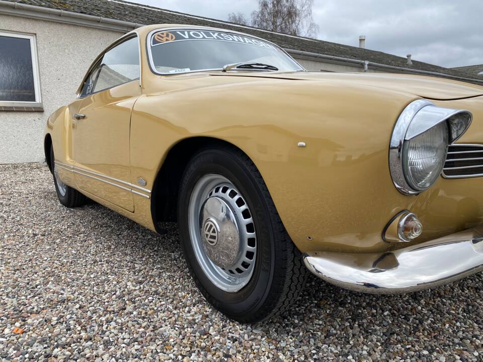 Image 25/42 de Volkswagen Karmann Ghia 1600 (1970)