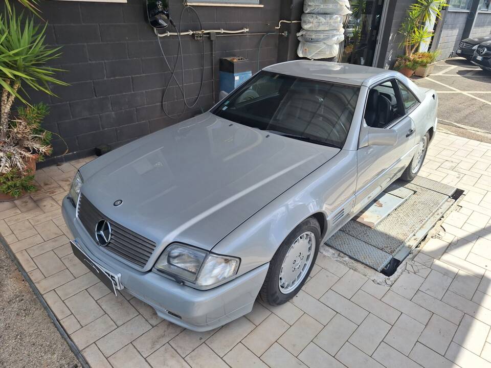 Bild 10/26 von Mercedes-Benz 500 SL (1990)