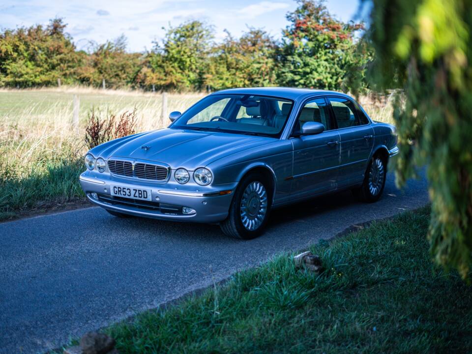 Image 11/50 of Jaguar XJ 8 4.2 (2003)