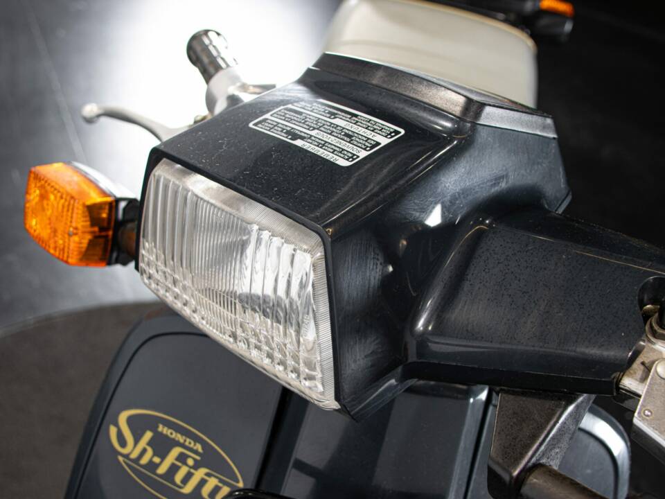 Image 34/44 of Honda SH 50 Fifty (1987)