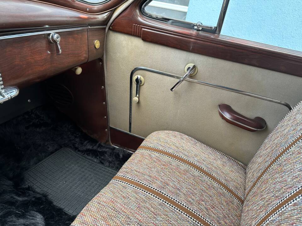 Image 20/82 of Packard Deluxe (1950)