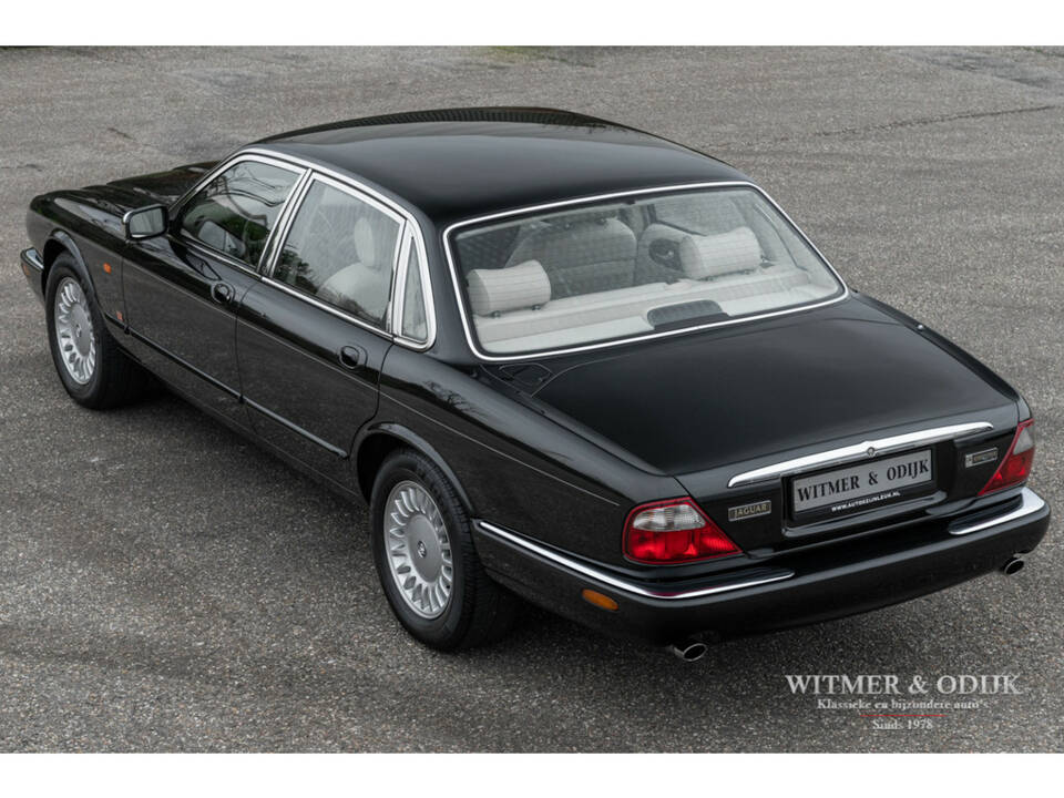 Image 11/32 of Jaguar XJ6 3.2 Executive (1997)