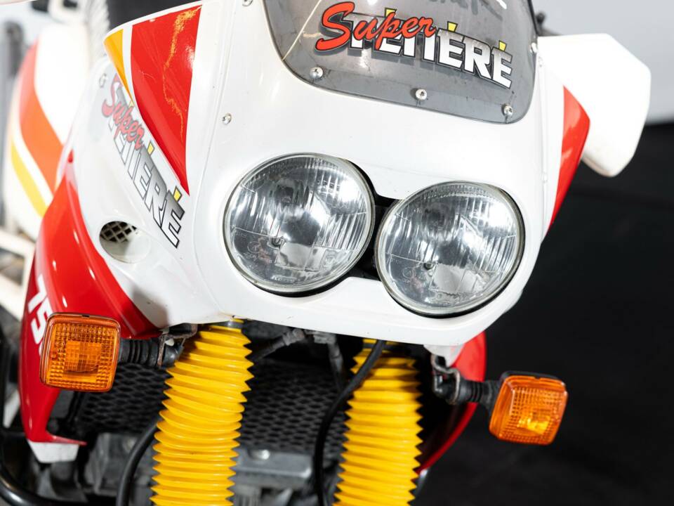 Image 17/35 of Yamaha DUMMY (1989)