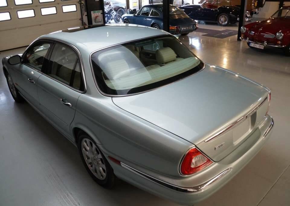 Image 44/50 of Jaguar XJ 8 4.2 (2004)