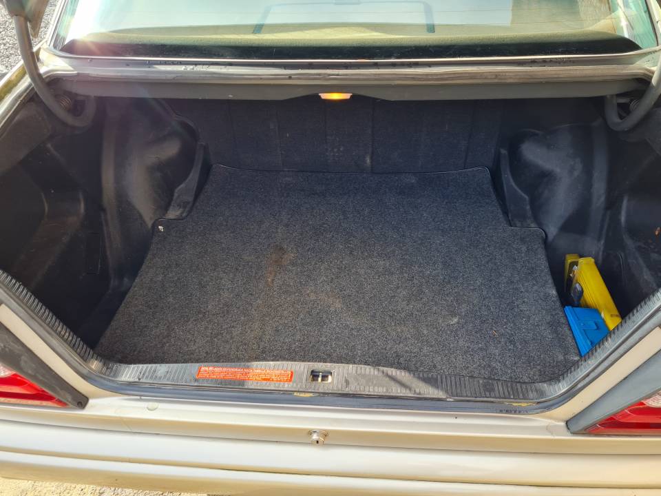 Bild 17/21 von Mercedes-Benz 300 E (1986)