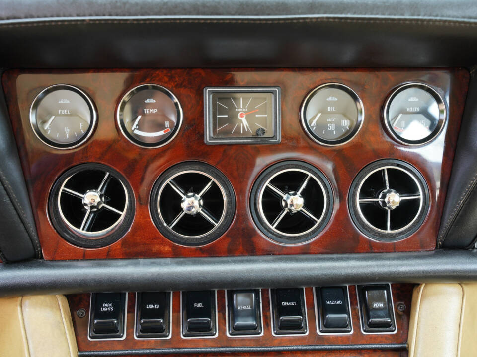 Image 32/50 of Jensen Interceptor MK III (1976)