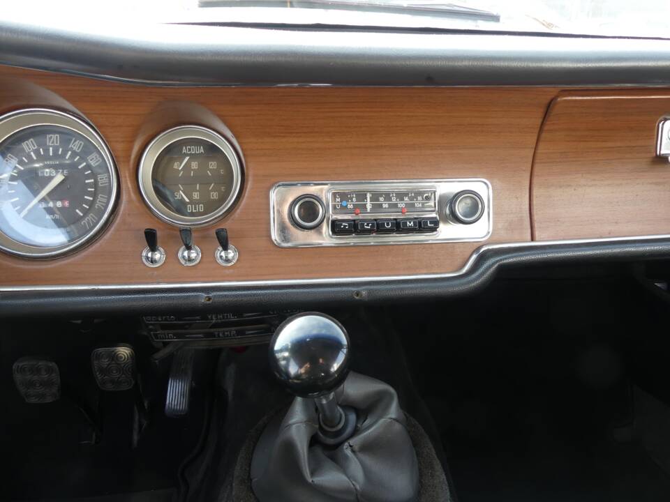 Image 15/24 de Alfa Romeo Giulia 1600 Sprint GT Veloce (1967)