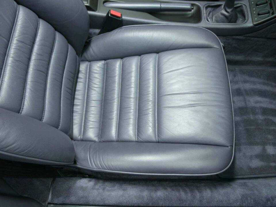 Immagine 27/50 di Porsche 911 Carrera 4 (1993)