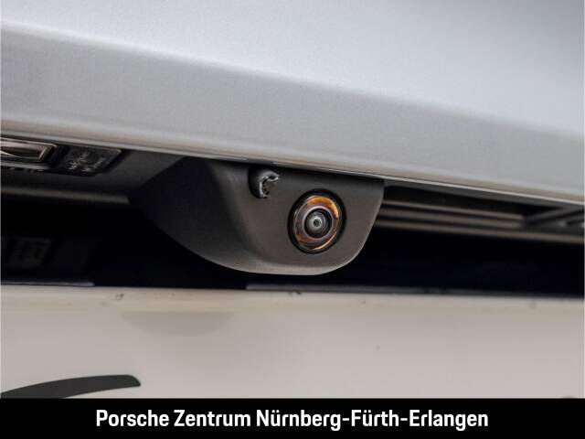 Image 41/50 of Porsche Cayenne S Electric (2026)