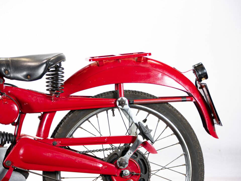 Immagine 20/50 di Moto Guzzi Motoleggera 65 (1951)