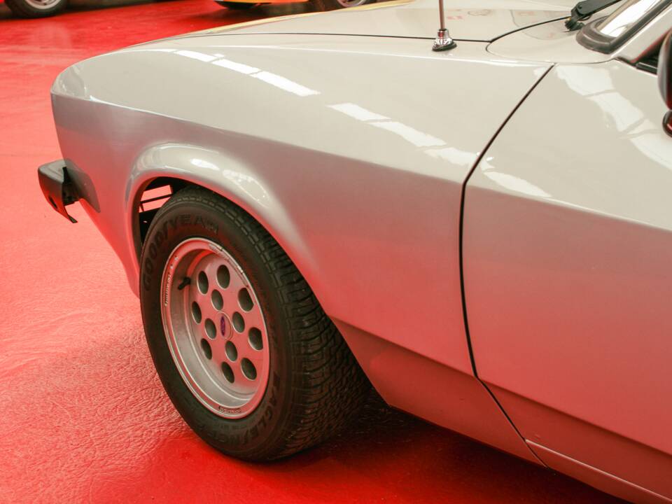 Image 8/34 of Ford Capri 2,8i (1981)