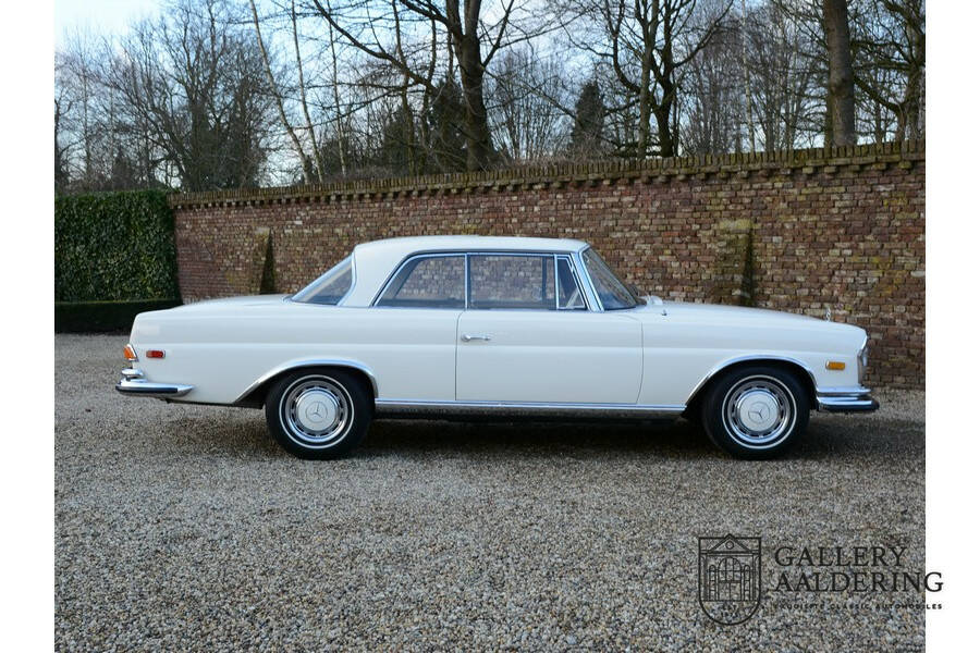 Image 32/50 de Mercedes-Benz 280 SE 3,5 (1971)