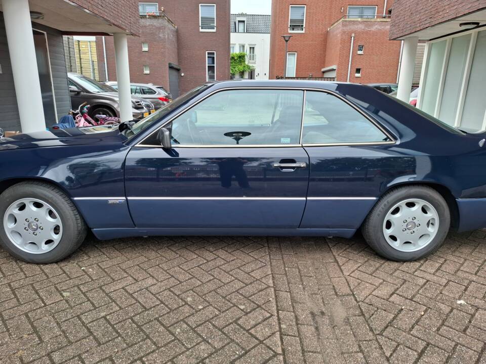Immagine 3/14 di Mercedes-Benz 230 CE (1992)