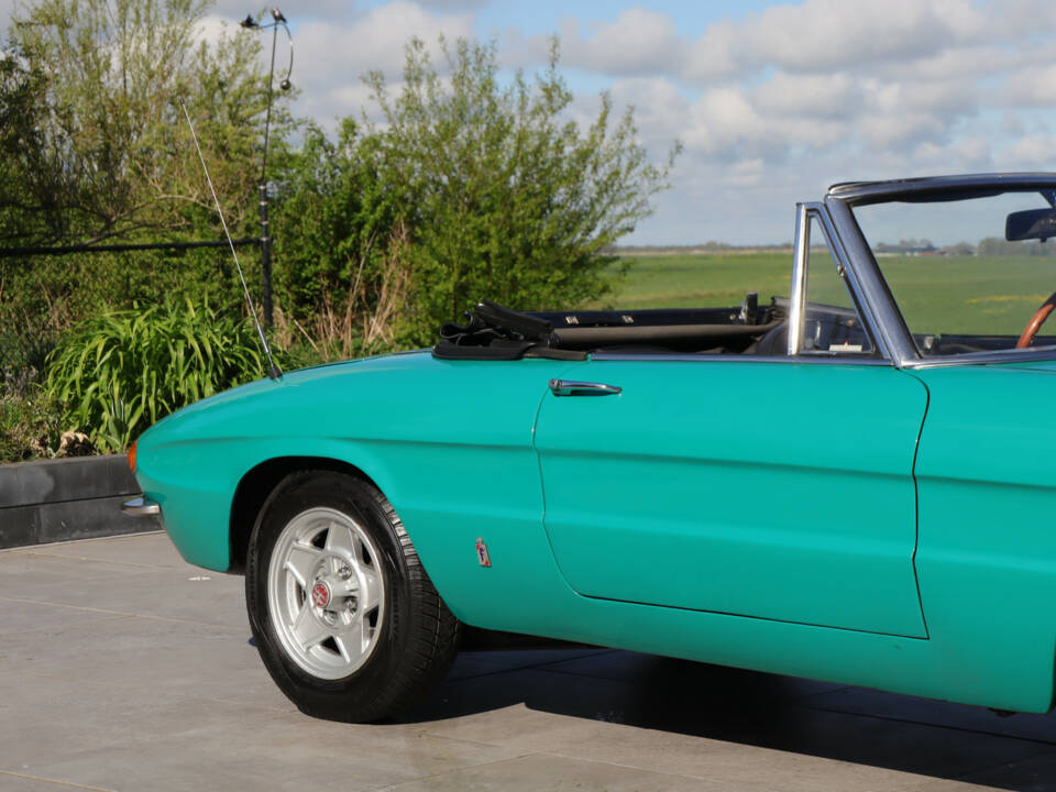 Image 9/50 of Alfa Romeo 1750 Spider Veloce (1969)