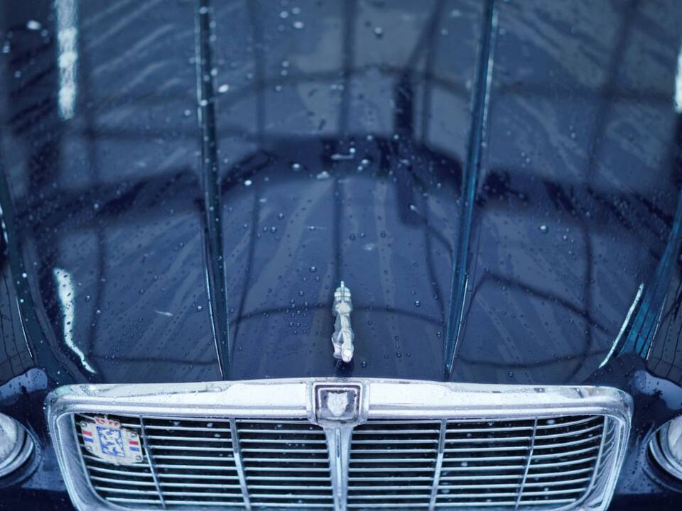 Image 2/26 de Jaguar XJ 6 L 4.2 (1976)