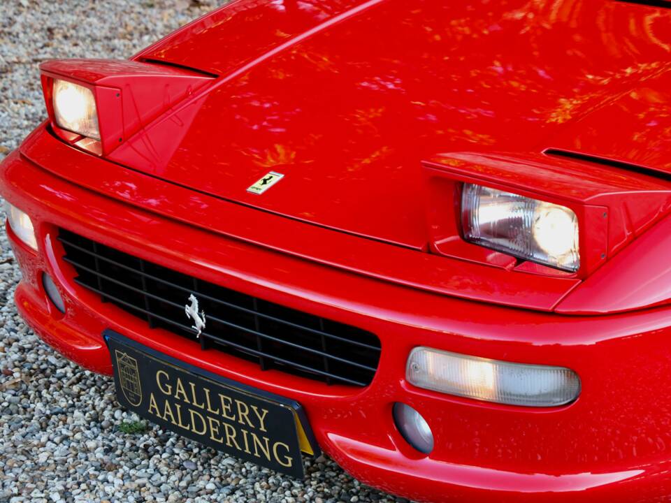 Immagine 30/50 di Ferrari F 355 Berlinetta (1996)