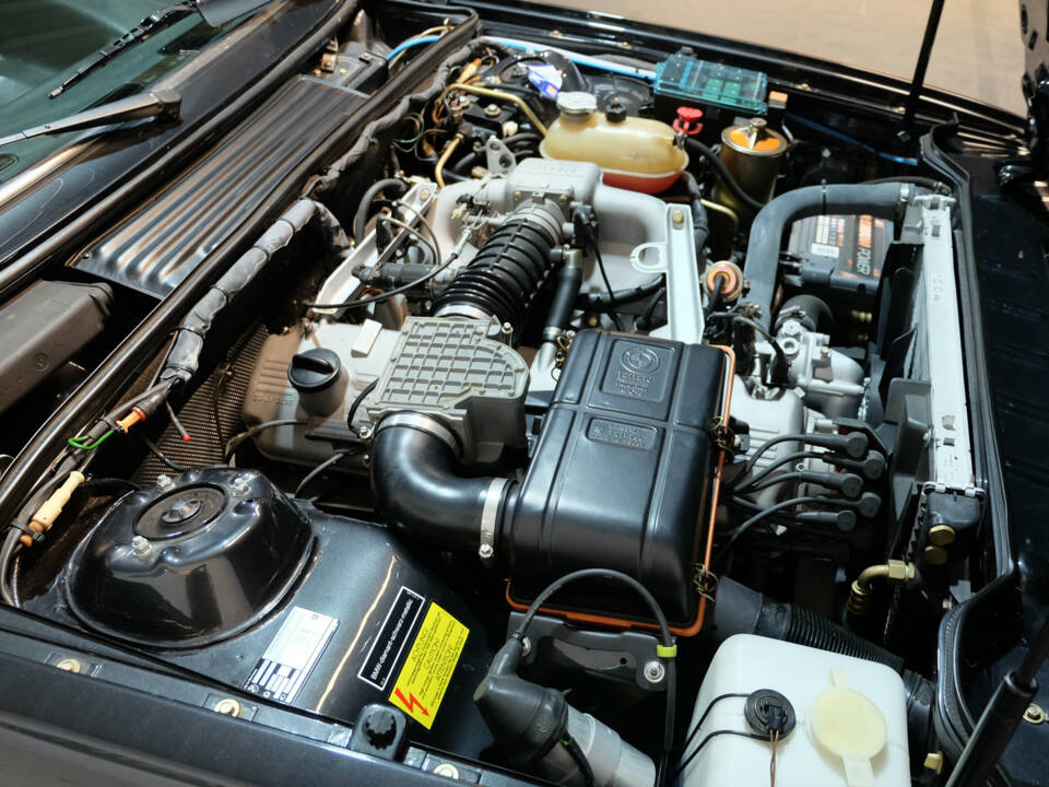 Image 4/18 de BMW 635 CSi (1986)