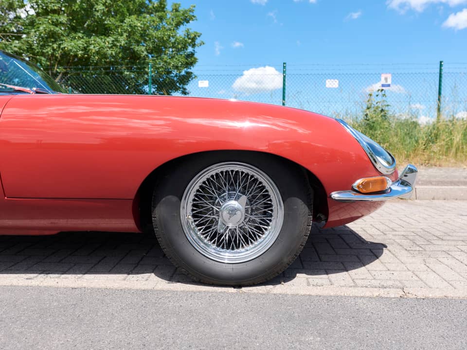 Image 9/80 of Jaguar E-Type 4.2 (1966)