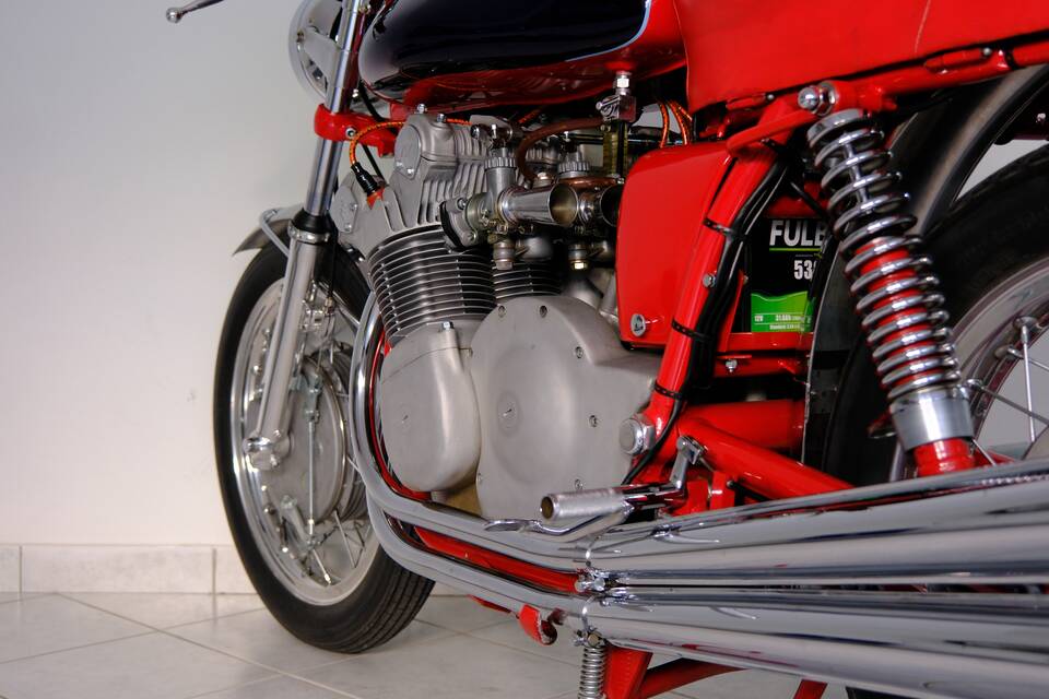 Image 70/99 of MV Agusta 750 Sport (1971)