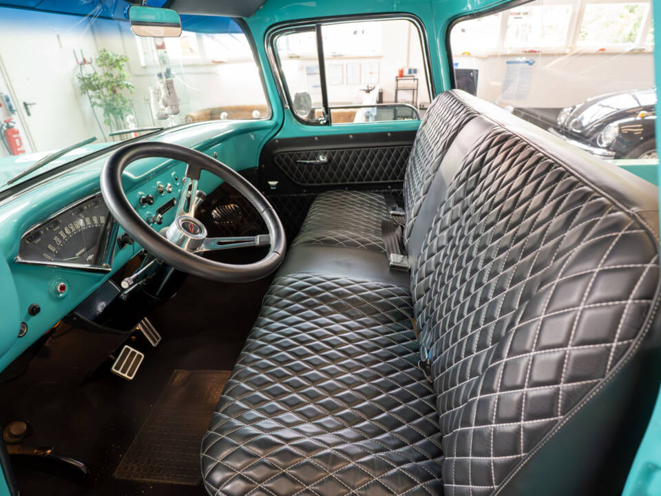 Image 9/38 of Chevrolet Apache Stepside (1958)