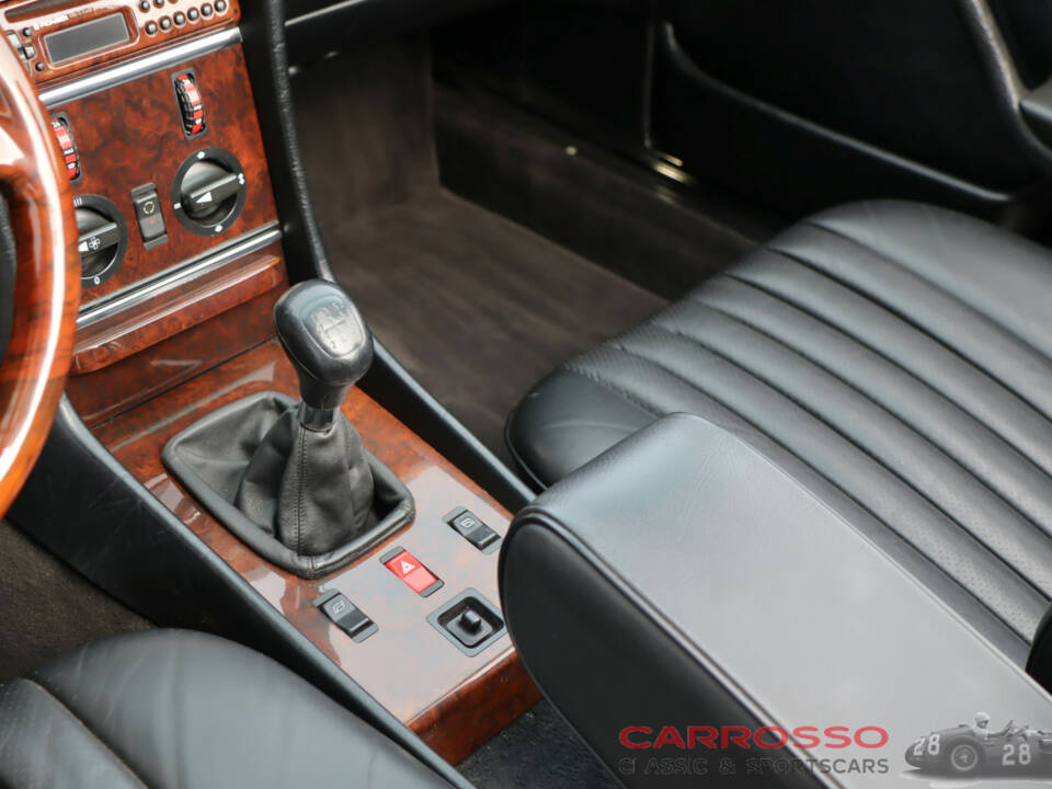 Image 33/41 of Mercedes-Benz 300 SL (1987)