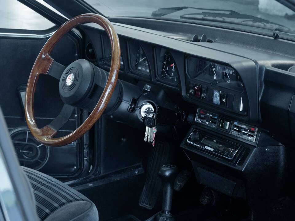 Bild 41/48 von Alfa Romeo GTV 6 2.5 (1981)