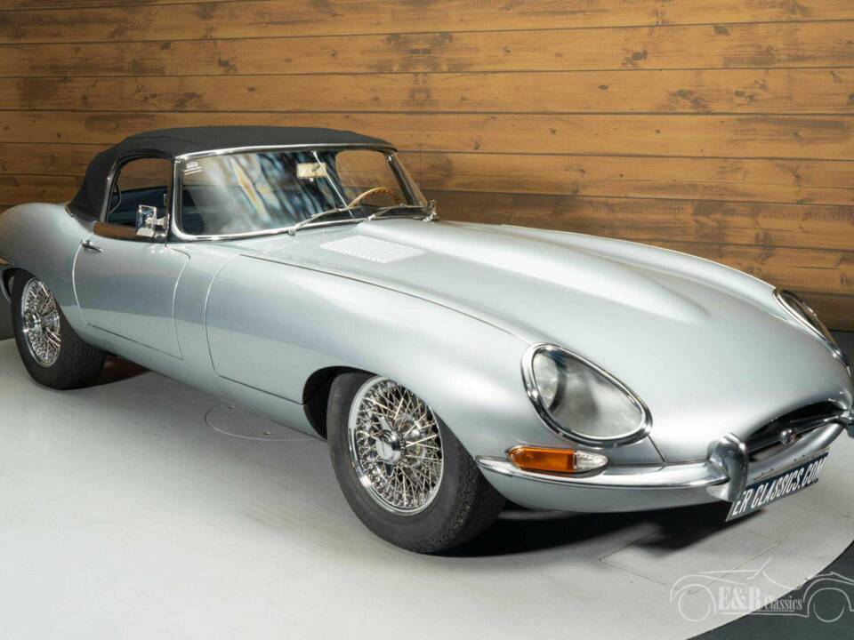 Image 3/19 of Jaguar E-Type 3.8 (1961)