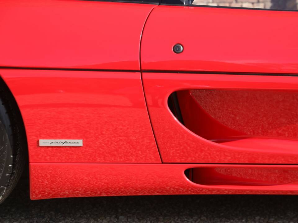 Bild 32/50 von Ferrari F 355 Berlinetta (1996)