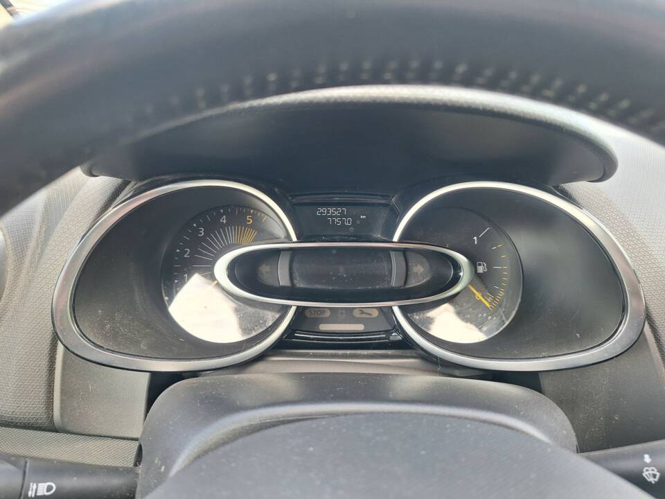 Bild 12/15 von Renault Clio Grandtour 1.5 dCi 90 (2015)