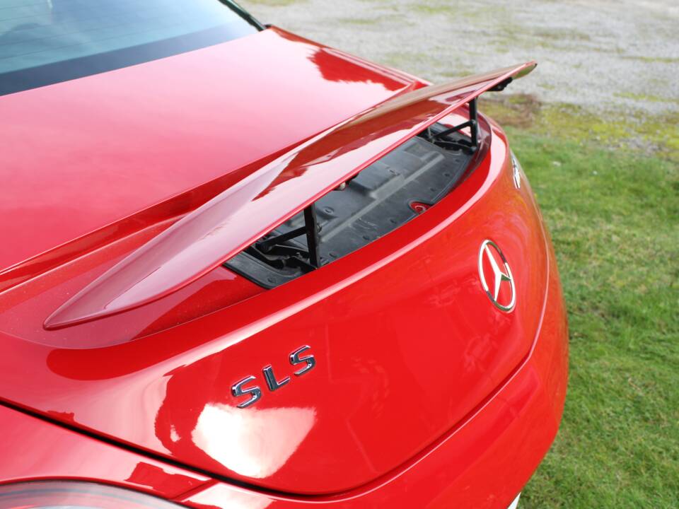 Image 19/57 of Mercedes-Benz SLS AMG (2010)