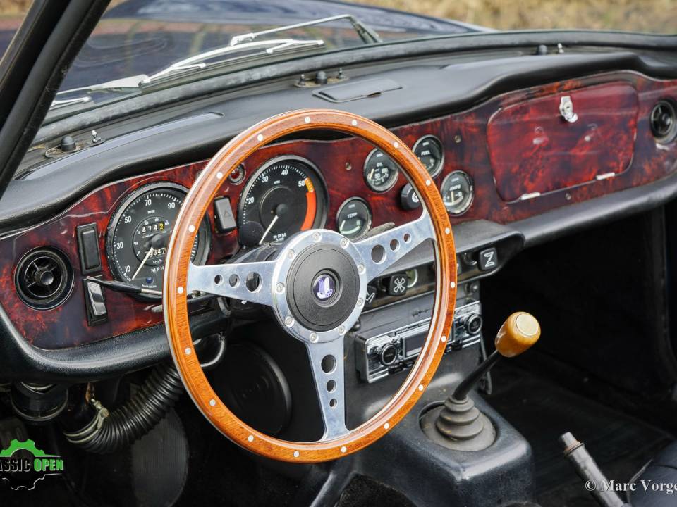 Image 7/45 of Triumph TR 6 (1971)