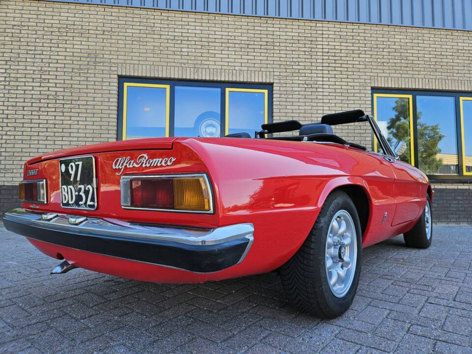 Afbeelding 6/8 van Alfa Romeo 2000 Spider Veloce (1974)
