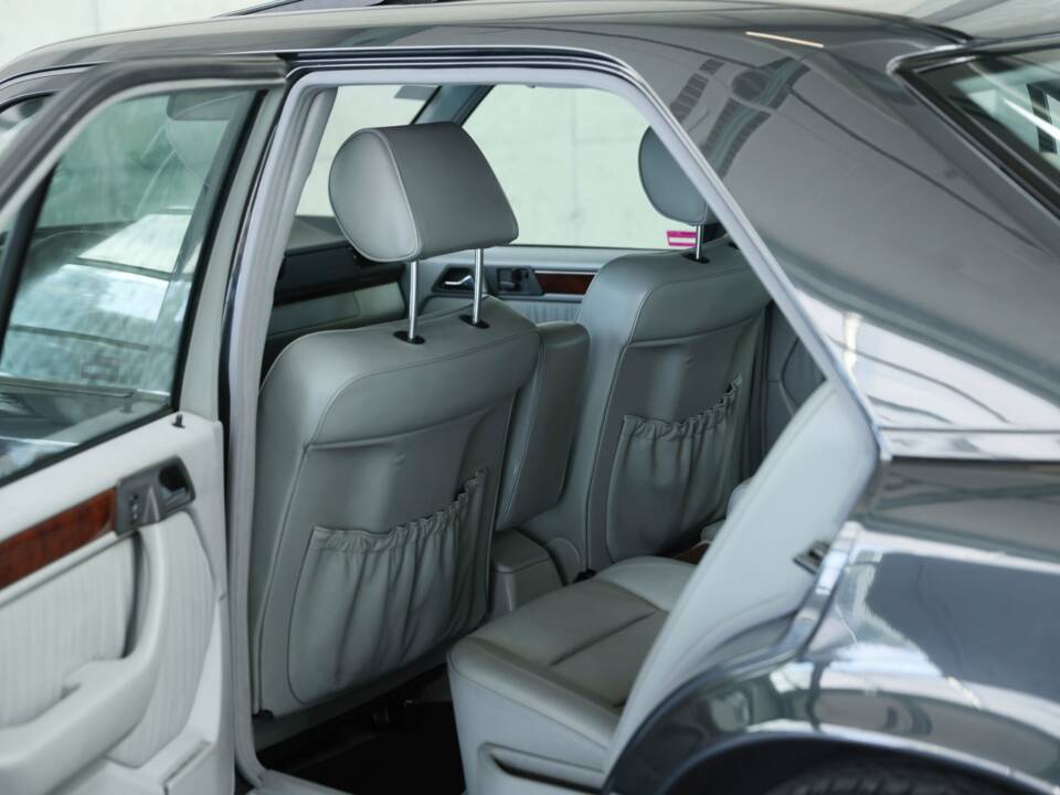 Bild 23/50 von Mercedes-Benz 500 E (1993)