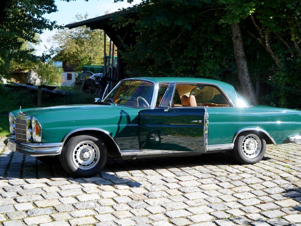 Image 5/17 de Mercedes-Benz 280 SE 3,5 (1970)