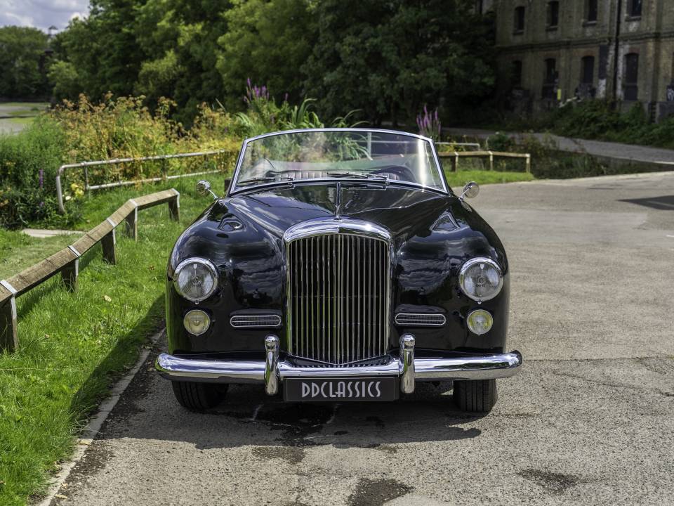 Image 5/37 of Bentley S 1 Continental DHC (1955)