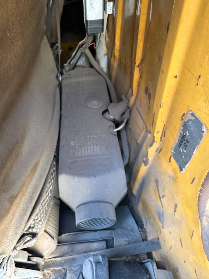 Image 11/12 of Volkswagen T2b panel van (1976)