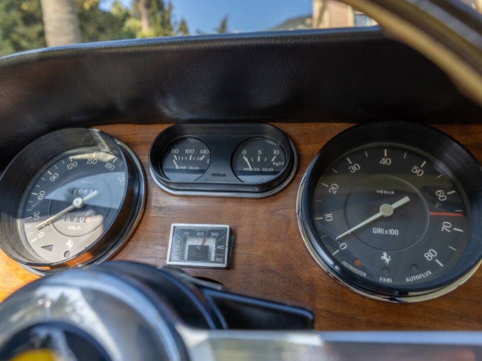 Imagen 11/47 de Ferrari 330 GT 2+2 (1964)