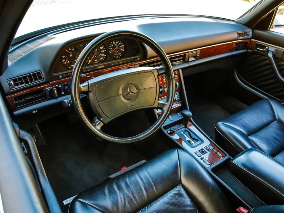 Image 6/21 of Mercedes-Benz 500 SEL (1990)