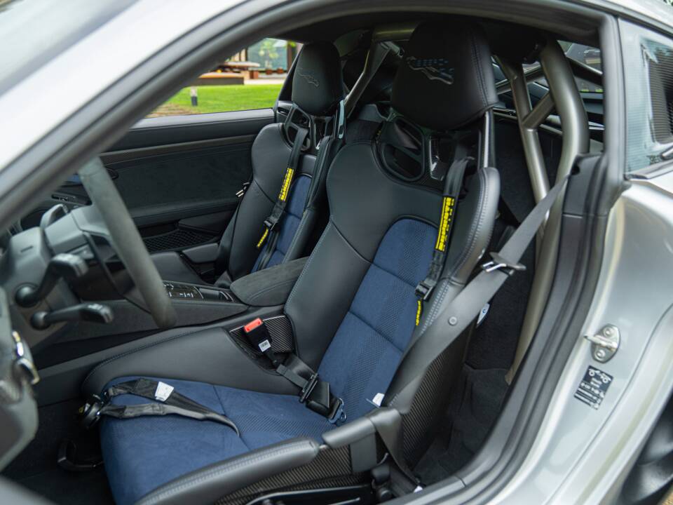 Image 60/100 of Porsche 718 Cayman GT4 RS Weissach (2024)