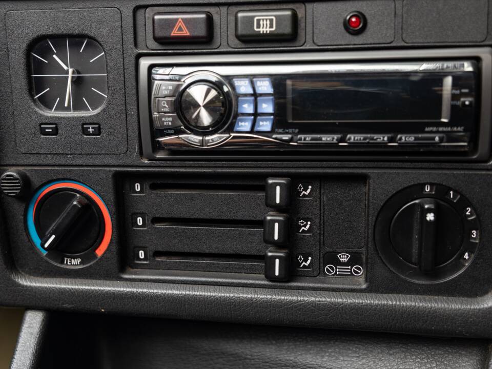 Afbeelding 13/48 van BMW 325i (1990)