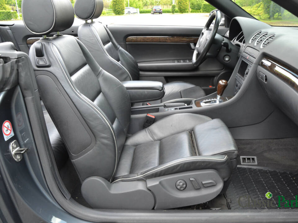 Image 33/50 of Audi S4 (2005)