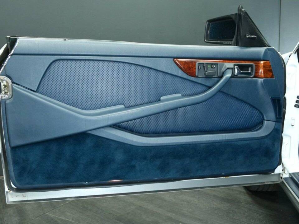 Bild 9/50 von Mercedes-Benz 560 SEC (1988)