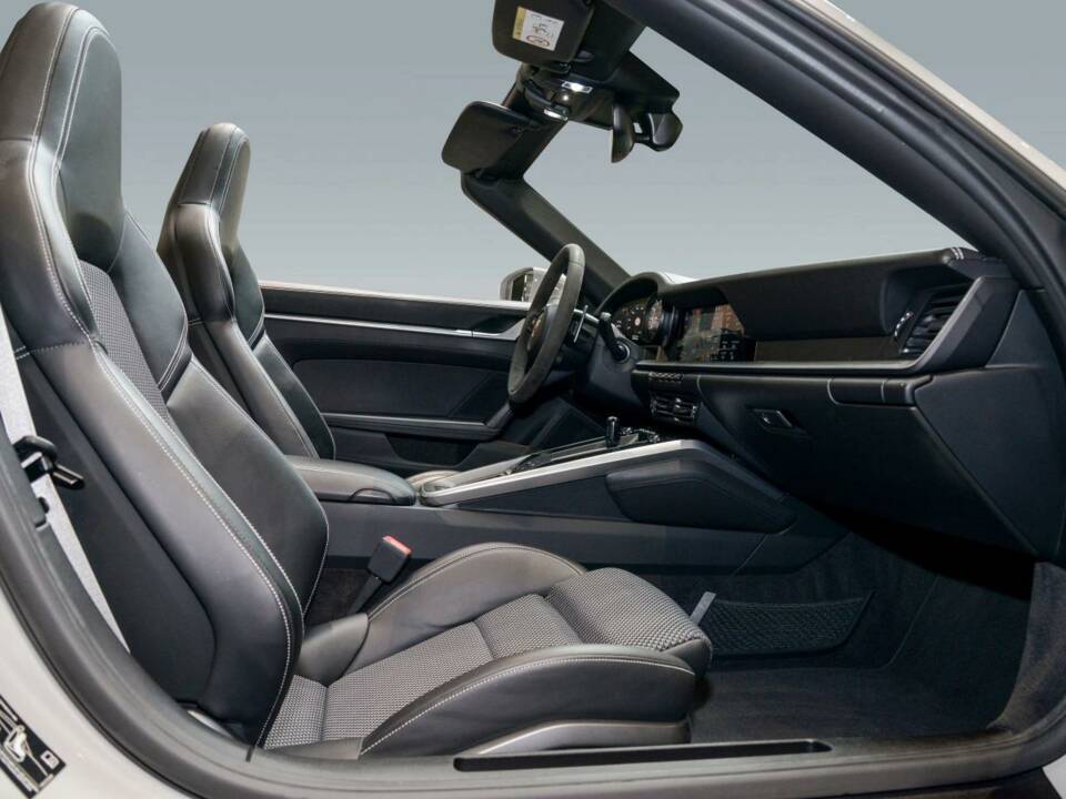 Image 6/8 of Porsche 911 Turbo S (2020)