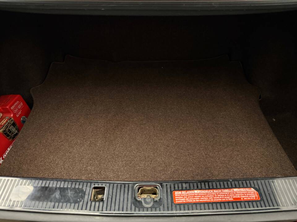 Image 17/18 of Mercedes-Benz 500 SE (1985)
