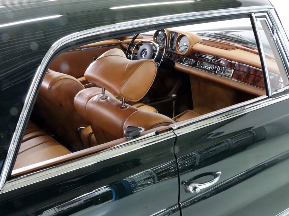 Image 15/99 of Mercedes-Benz 280 SE 3,5 (1971)