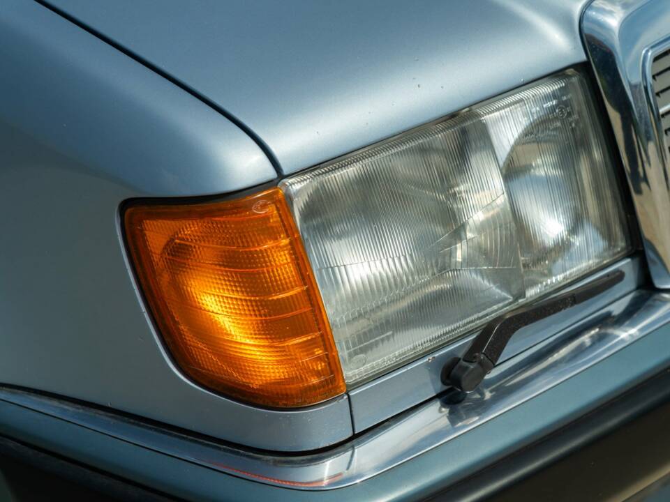 Bild 19/50 von Mercedes-Benz 500 E (1992)