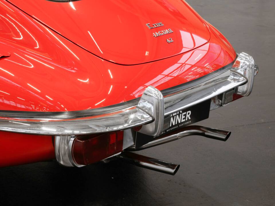 Bild 39/44 von Jaguar E-Type (2+2) (1969)